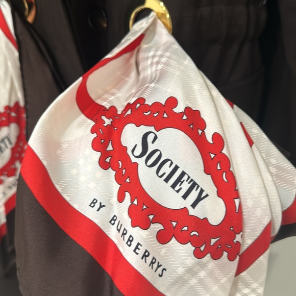 Burberry Coat - Picture 9 of 10